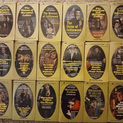 Lot of Vintage Dark Shadows books by Marilyn Ross