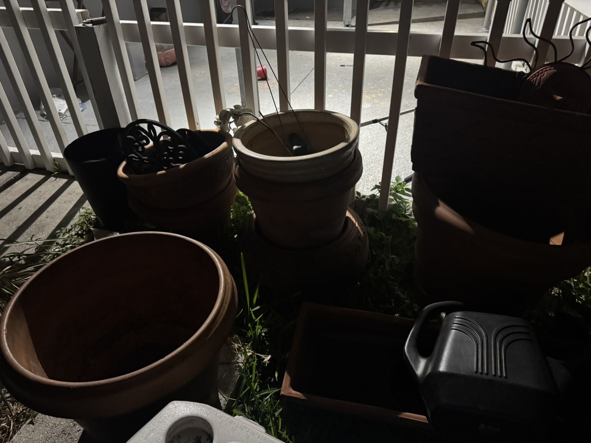 Multiple size clay pots super heavy moving cell needs to go ASAP like one on one pictures please let me know