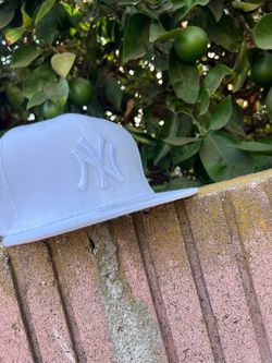 NEW YORK YANKEES FITTED HAT 7 1/4 FITTEDS