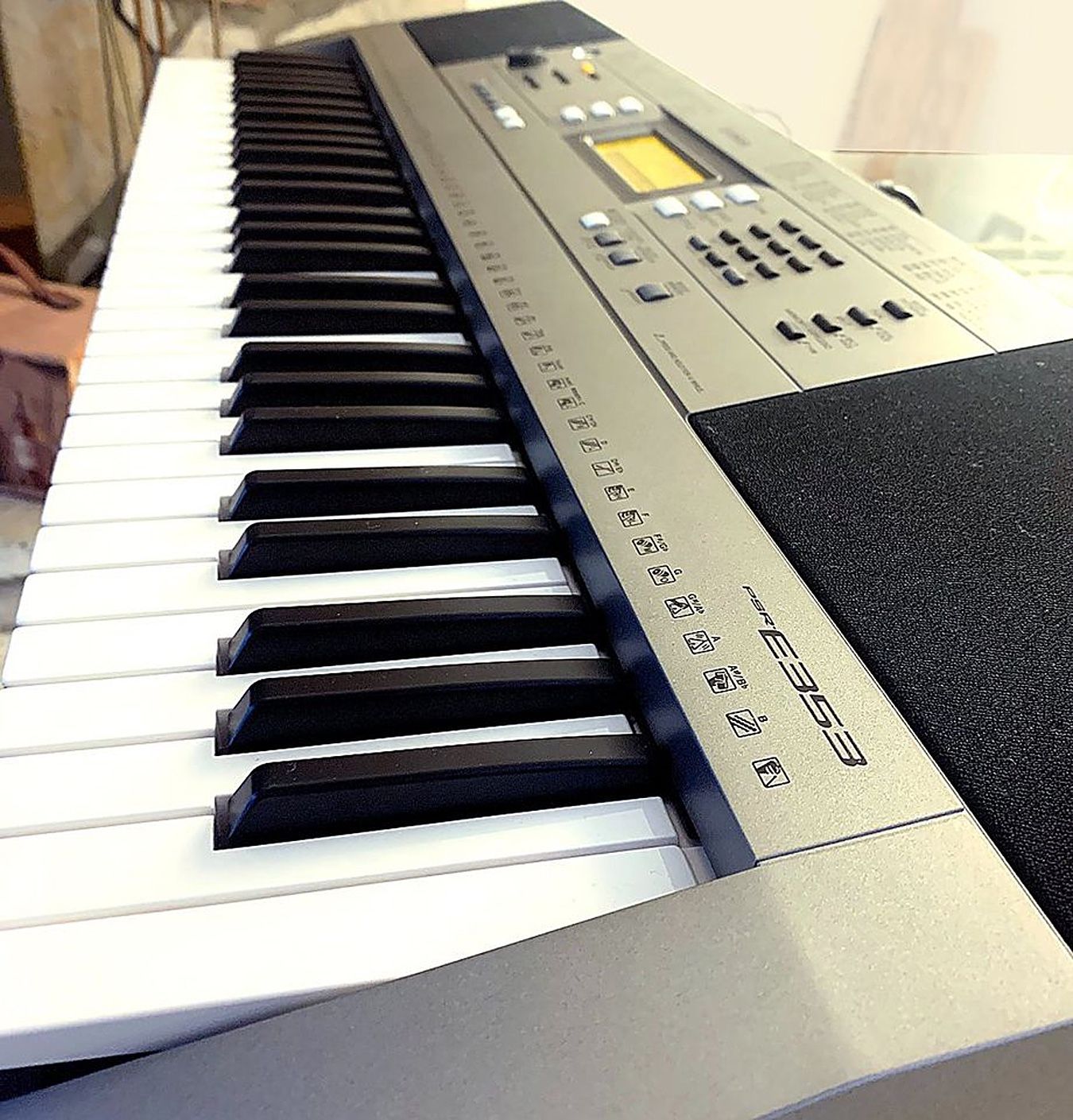 Yamaha PSR-E353 Digital portable Keyboard With Sustain Foot Pedal