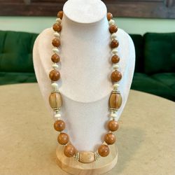 🟤 Pretty vintage chunky boho tan wooden bead necklace