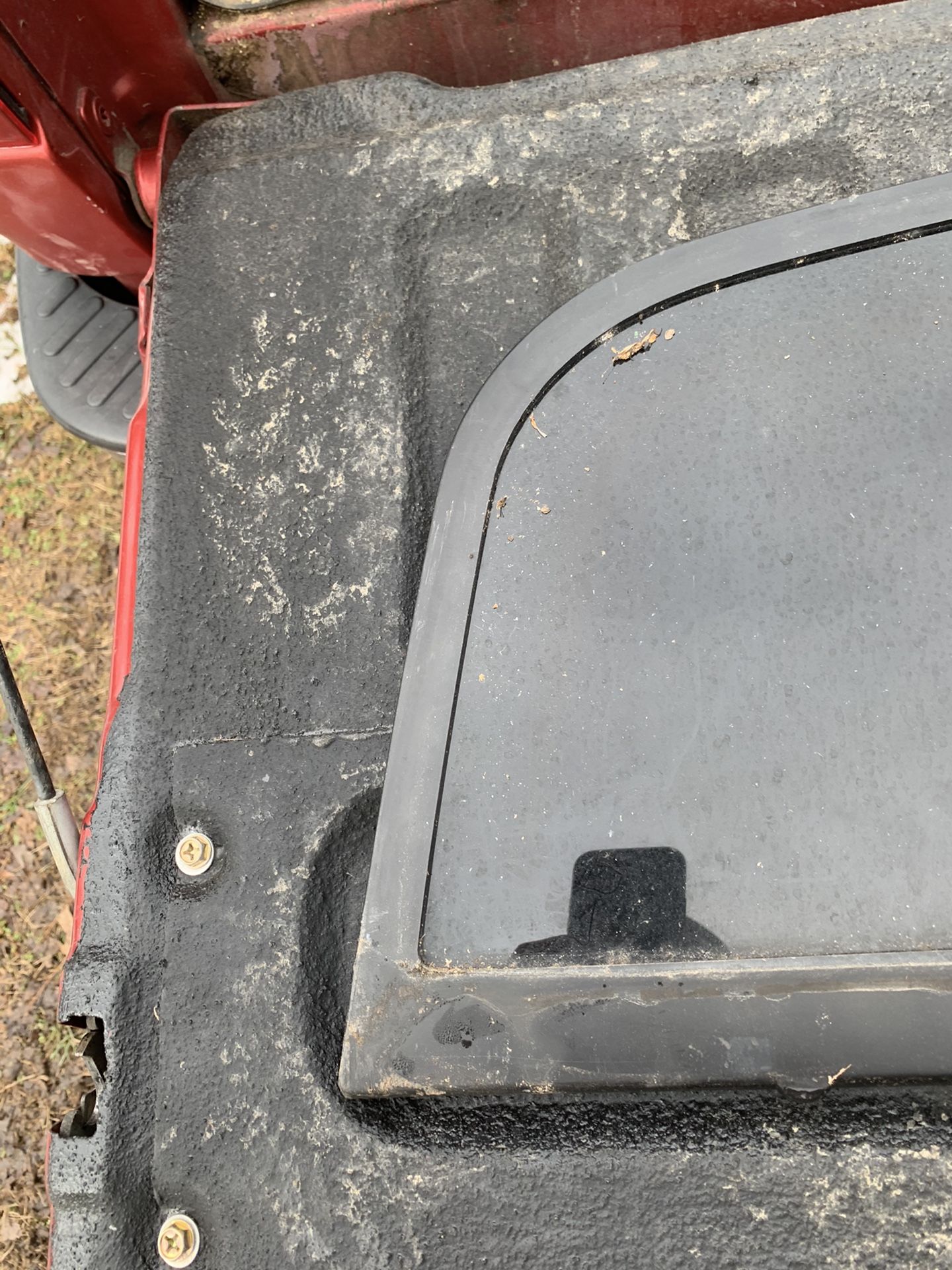 20022006 Chevy Avalanche Rear Window for Sale in Fredericksburg, VA