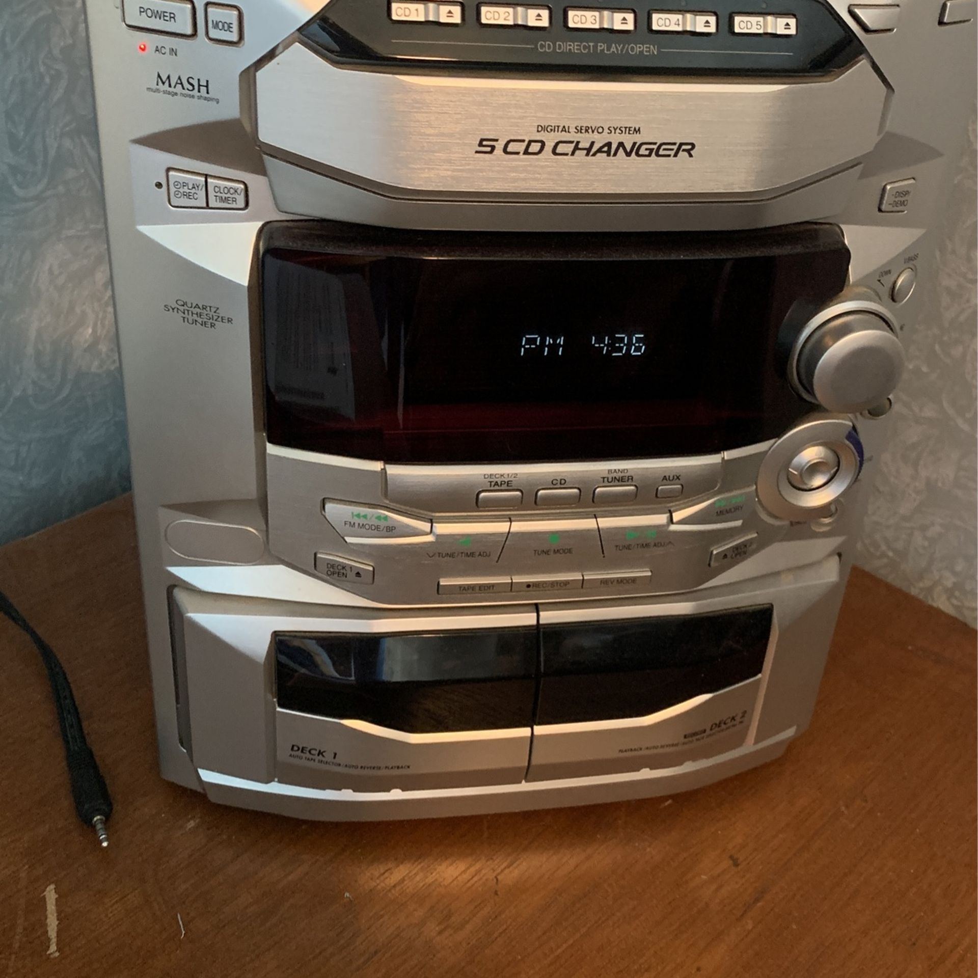 Stereo System with speakers