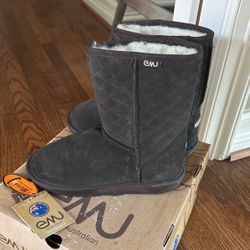 New In Box Emu Australian Boots Size 7