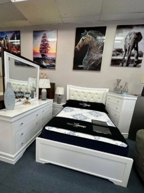 Luxury Queen Size Bed With Mattress Available At Discounted Price