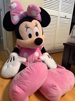 Giant Minnie Mouse