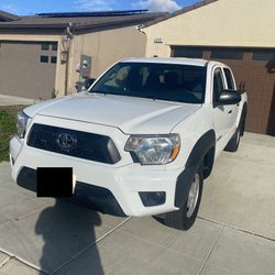 Toyota Tacoma  White 4 Cycl 2012