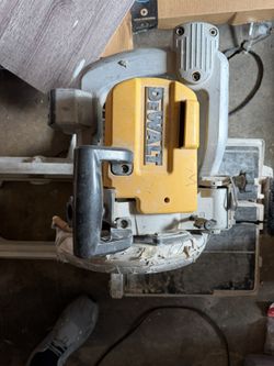 DeWalt 12” Sliding Compound Miter Saw - Works Good