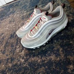 Nike Air Max Use College .Size 10.5 $4