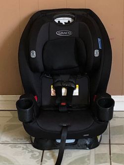 LIKE NEW GRACO SLIM FIT CONVERTIBLE CAR SEAT!!!!