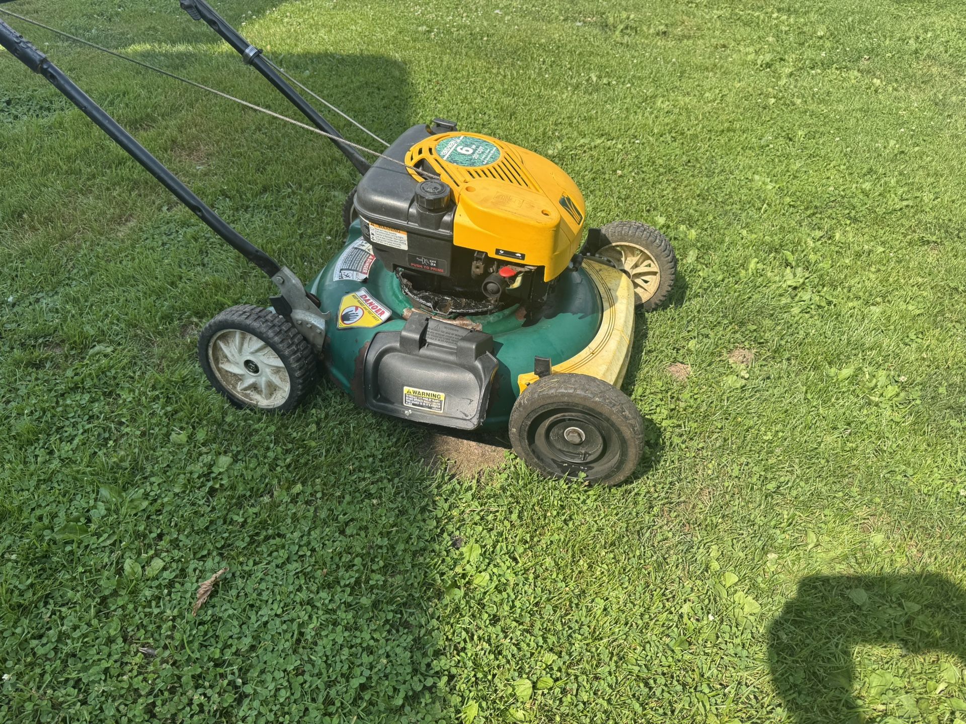 YardMan Old Beater Mower 6hp With 20” Cut. Runs And Mows. Must Pickup