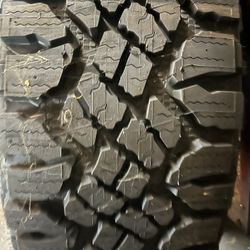 Only 1 Left Wrangler Duratrac 325/65r18
