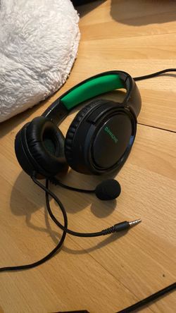 Binnune gamer headphones with boom mic
