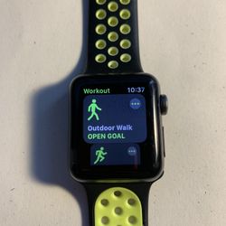 Apple Watch 3 Gray 38MM -WIFI- $50