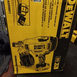 DEWALT 20V MAX Lithium-Ion 15-Degree Electric Cordless Roofing Nailer Kit with 2.0Ah Battery Charger and Bag
