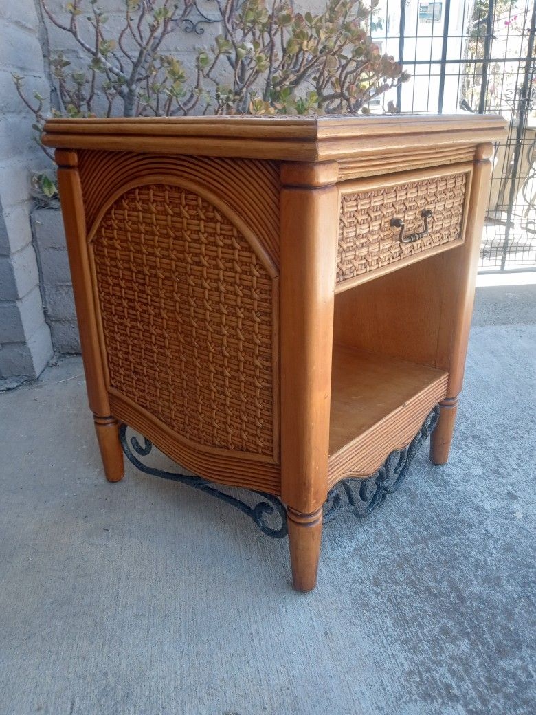 BAMBOO NIGHTSTAND 