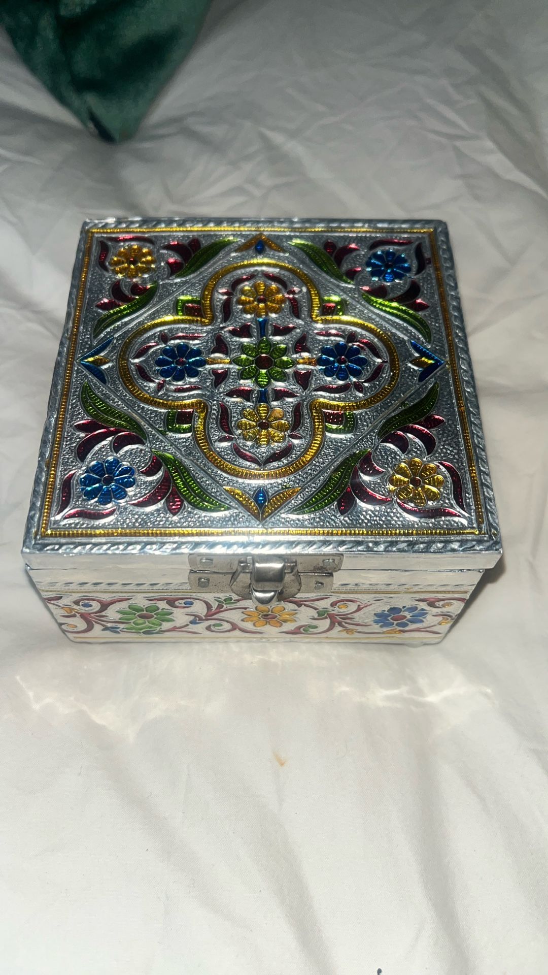 Vintage Silver Tone Metal Floral Design Trinket Jewelry Box Red Velvet Interior