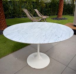 Saarinen-Style Round Dining Table – Indoor or Outdoor