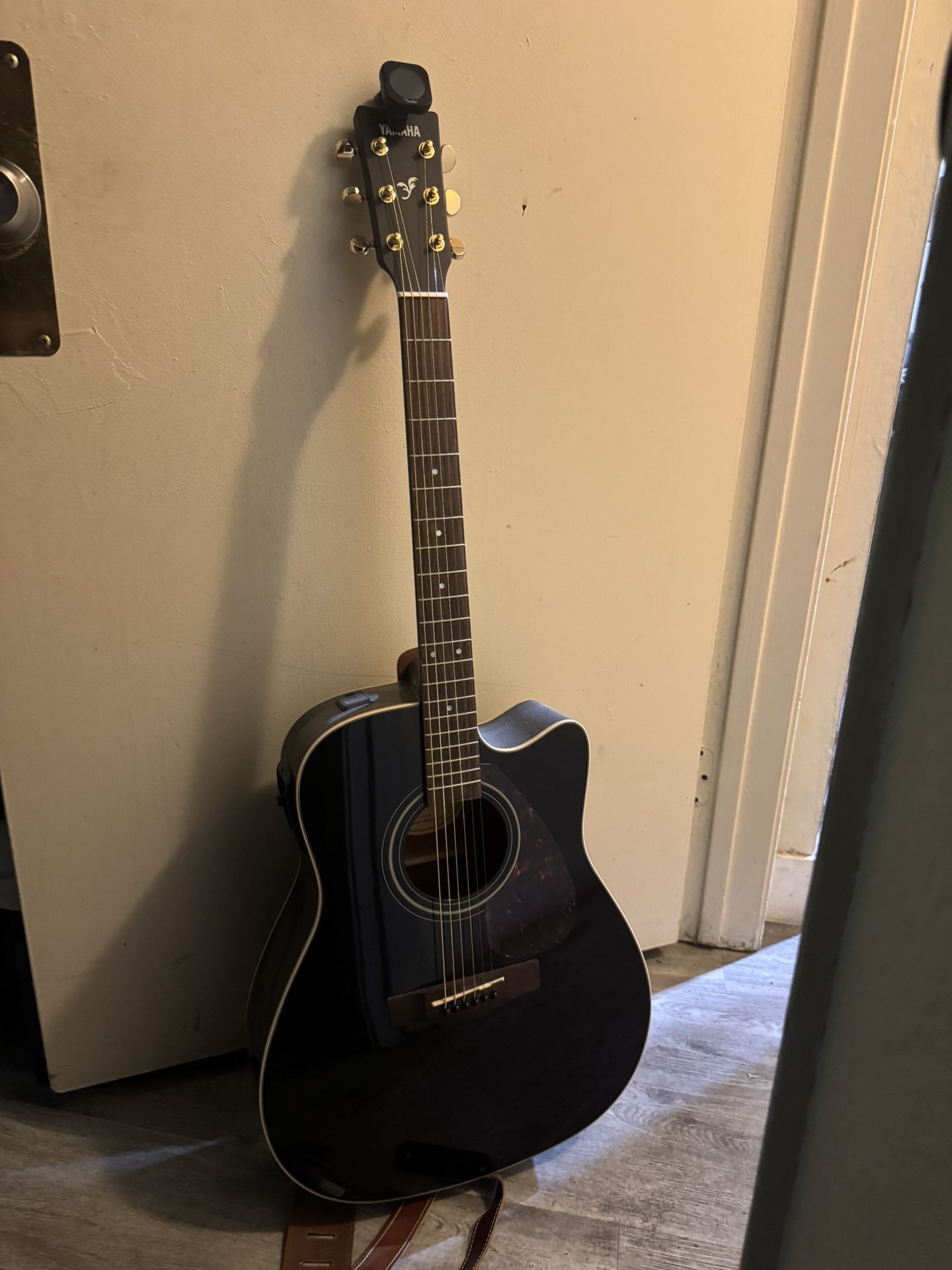 Yamaha FX335C Dreadnought Acoustic-Electric Guitar