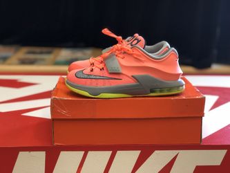 35 000 nike hot sale trainers