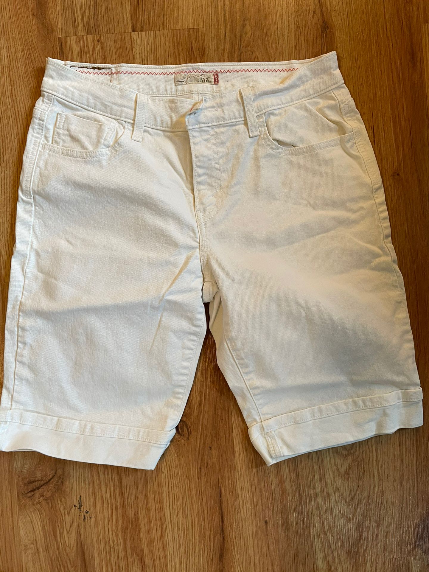 Levi’s Women’s White Denim Shorts Like New