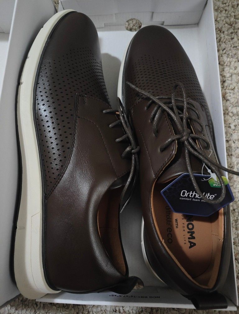 New Men's Shoes Size 9.5