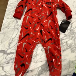 NWT Baby Nike Fleece Pjs Size 6 months  Smoke free home