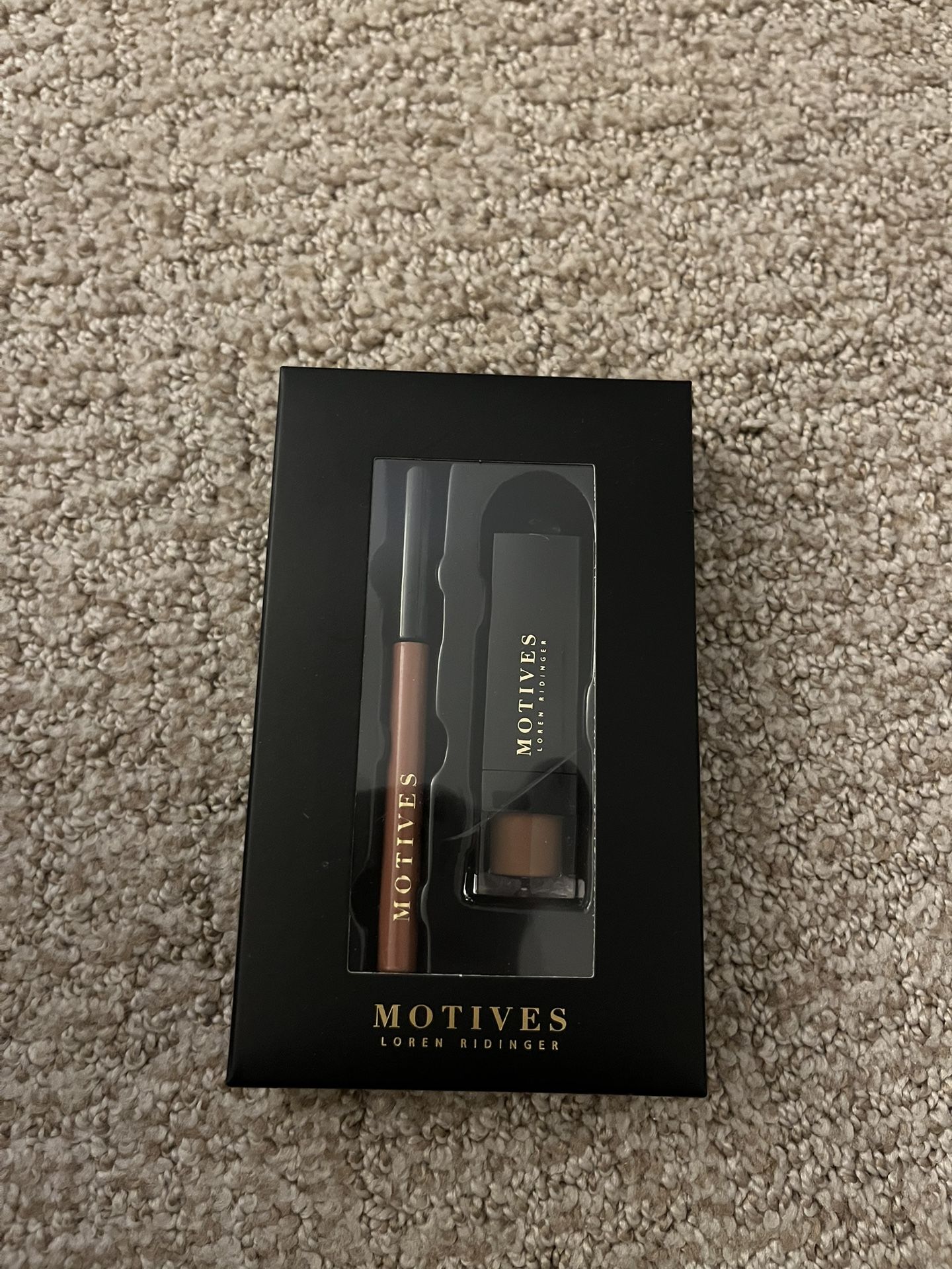 Iconic Lip Pencil And Lipsticks Combo