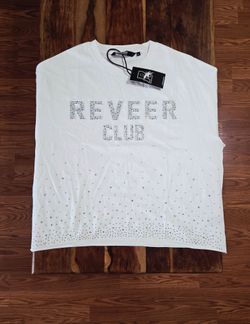 Reever Club Men's White and Silver Graphic Tee
