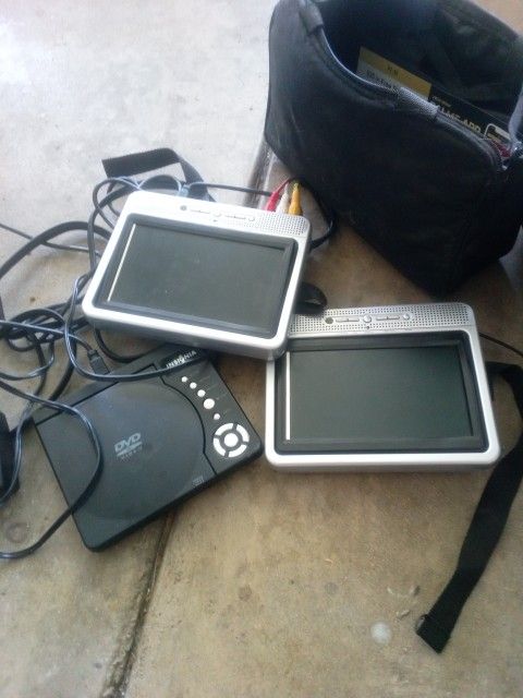 DVD Player With Two Monitors