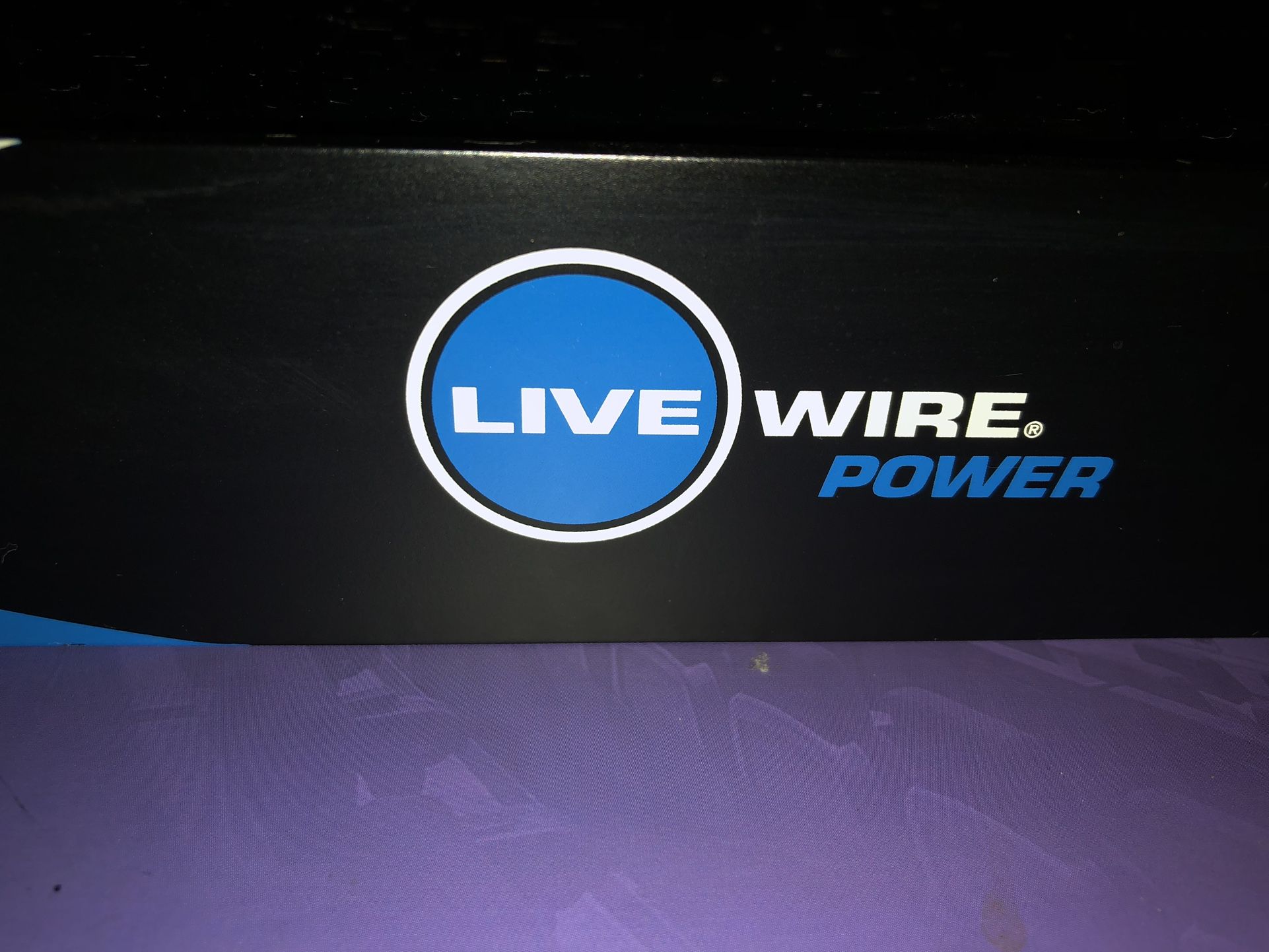 LIVEWIRE 9 OUTLET POWER CONDITIONING DISTRIBUTION SYSTEM & SURGE PROTECTOR