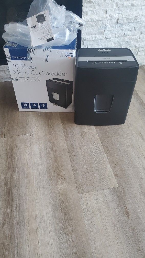 Insignia 10 Sheet Microcut Shredder NS-S10MCBK2