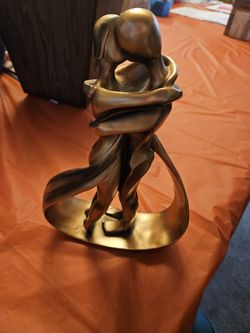 Passionate Embrace & Kiss Art Sculpture