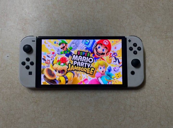Switch OLED With Over 120 Popular Games