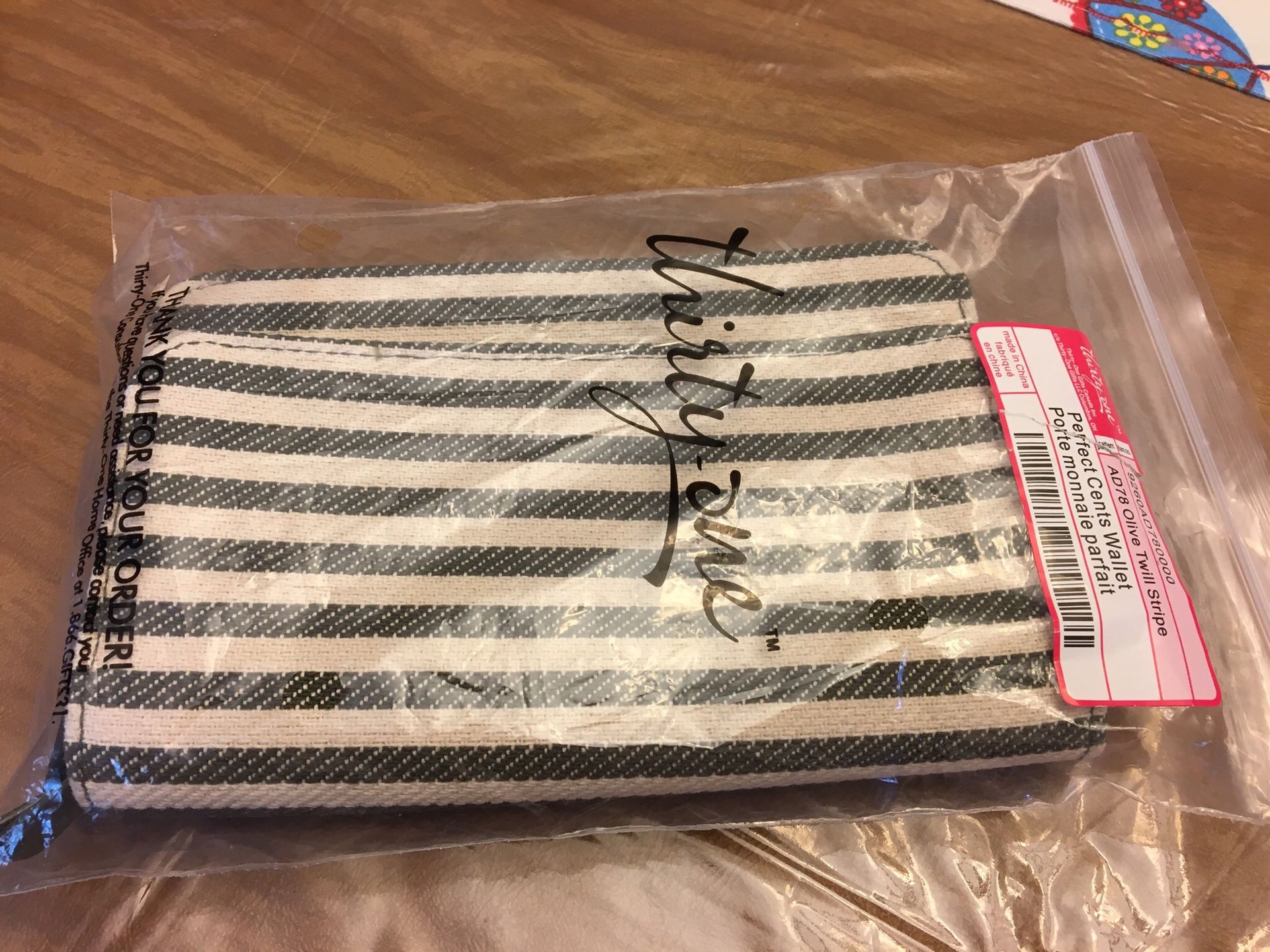 Perfect Cents Wallet from thirtyone - Olive Twill Stripe