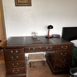 Ethan Allen Mahogany Executive pedestal Desk with Leather Top