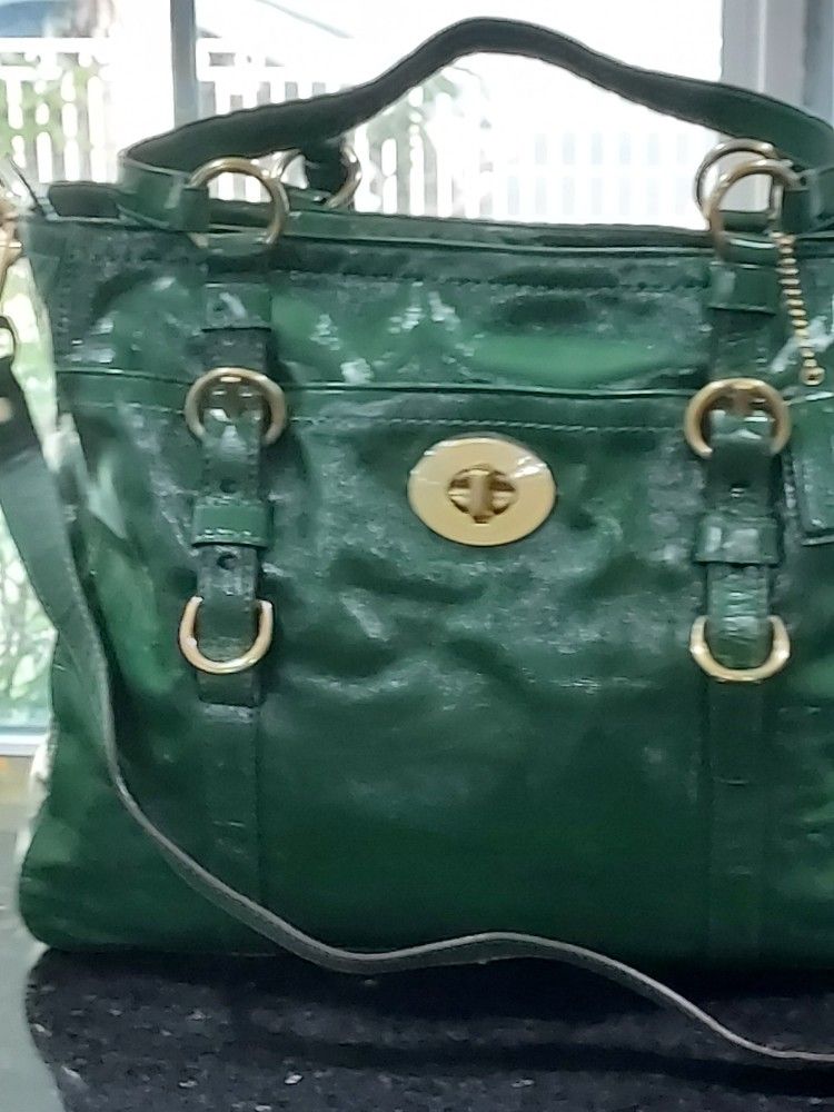 Green Coach Handbag. Patent Leather (10×12)