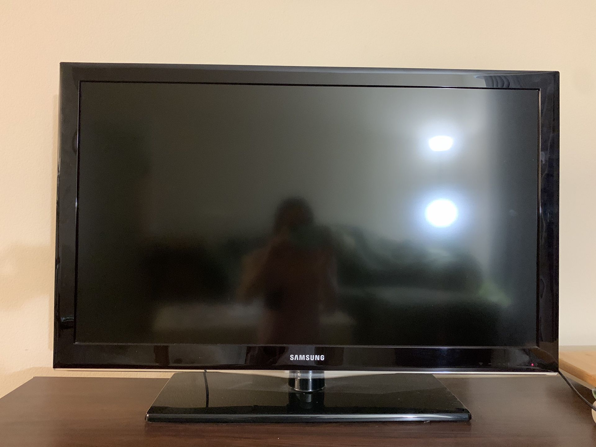 40’ Samsung LCD TV - 1080p / HD