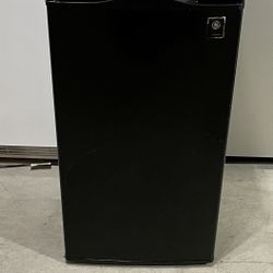 GE Mini Fridge Refrigerator 