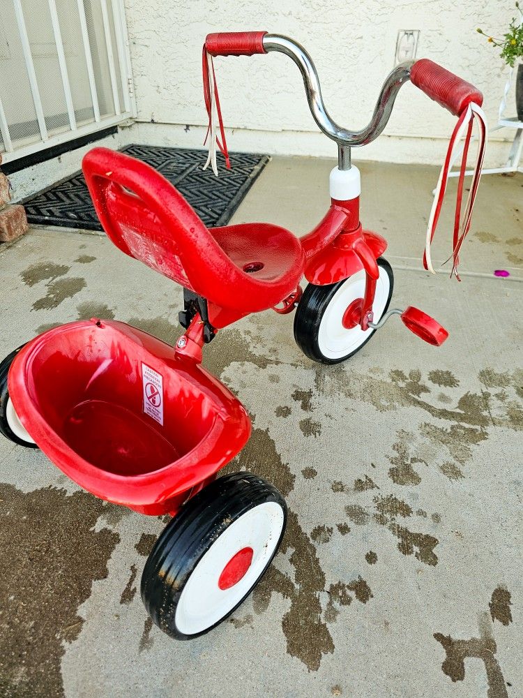 Radio Flyer Tricycle / Triciclo