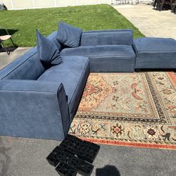 Couch/Sectional/Ottoman 