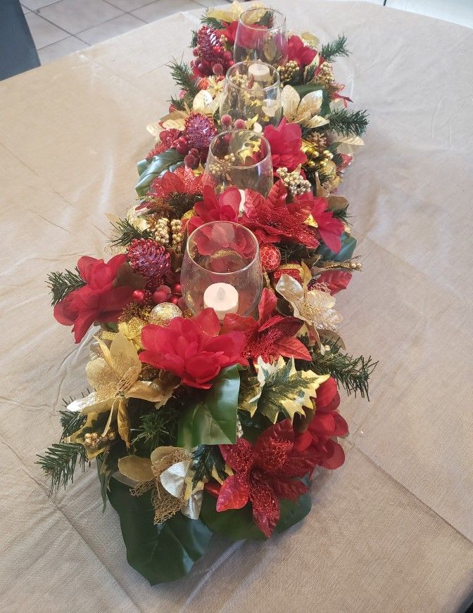 CHRISTMAS HOLIDAY TABLE ARRANGEMENT