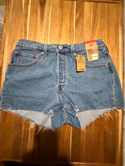 Woman’s Levi’s shorts