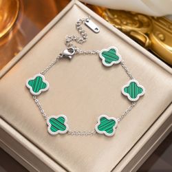 Four leaf clover bracelet silver color（green）