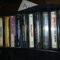 40 Big Name Coumtry  Artist On Cassette  With The Carrying Case