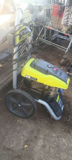 Vendo 2 power wash la verde es de luz 100$ la roja de gas 120$