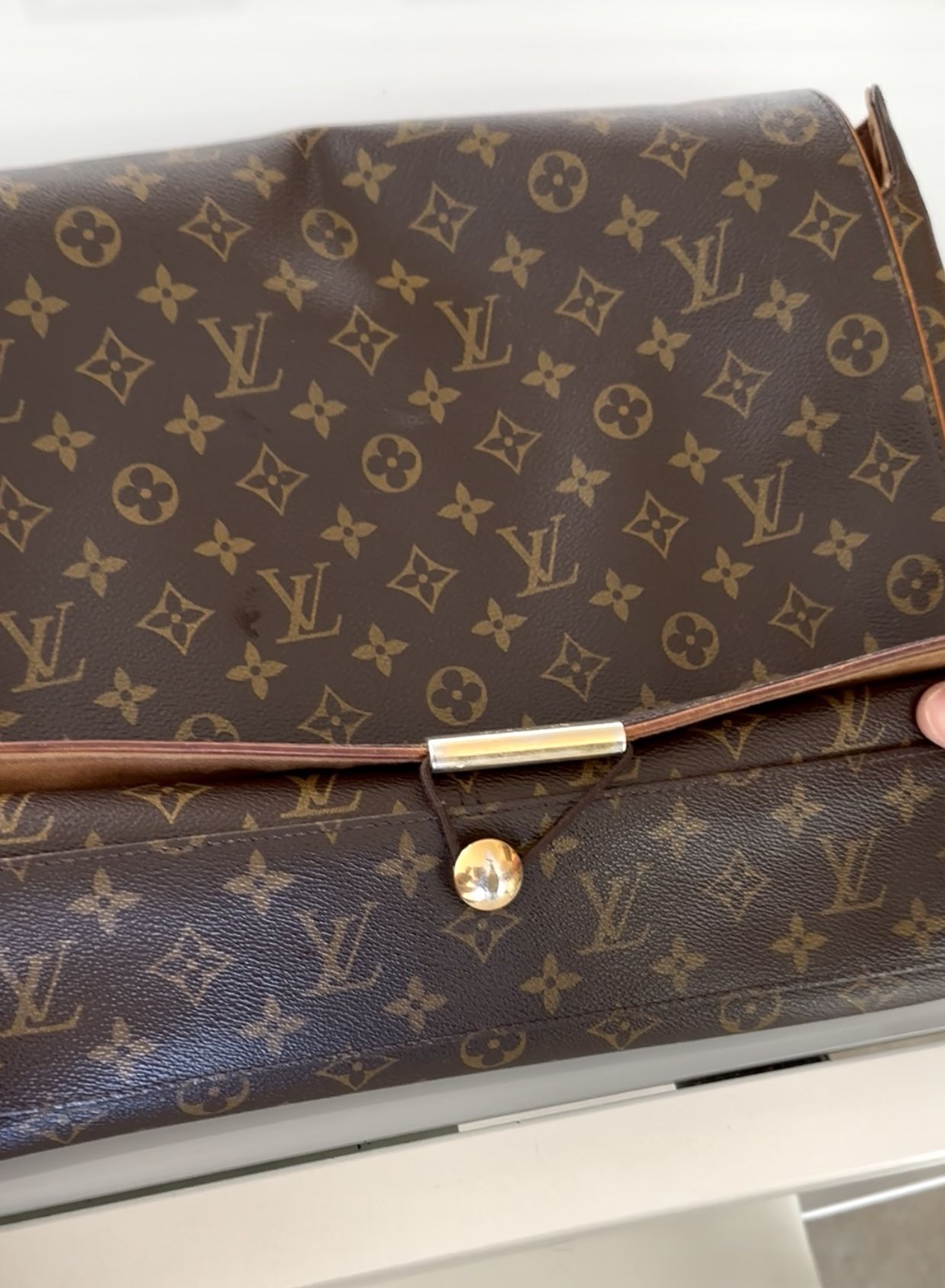 Louis Vuitton messenger Bag