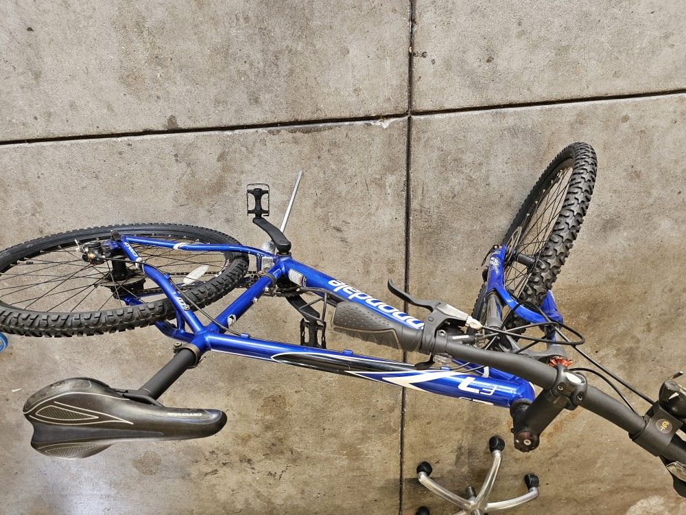 Cannondale bike F7 use lightly exit condition 19 in. Frame