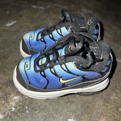 Baby Nike Shoes (size 5c)