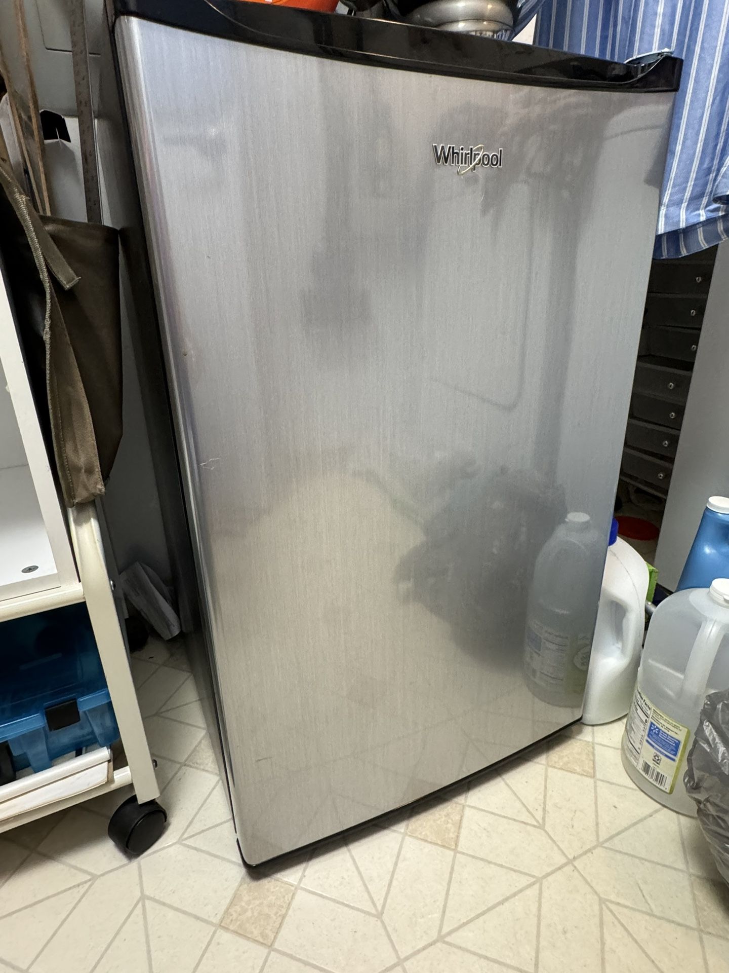 Whirlpool wgd45ss bar fridge discount